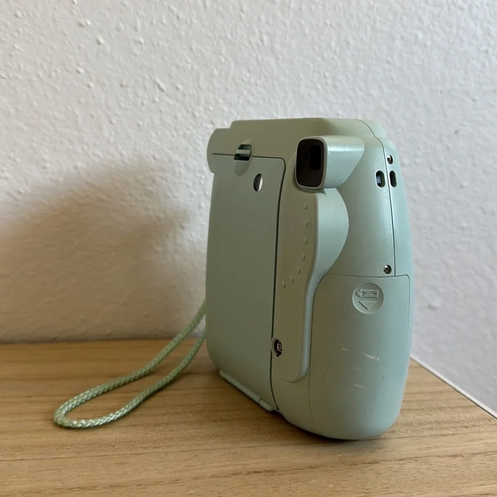 Fujifilm INSTAX Mini 8 Instant Camera (Blue) (Discontinued by Manufacturer)
